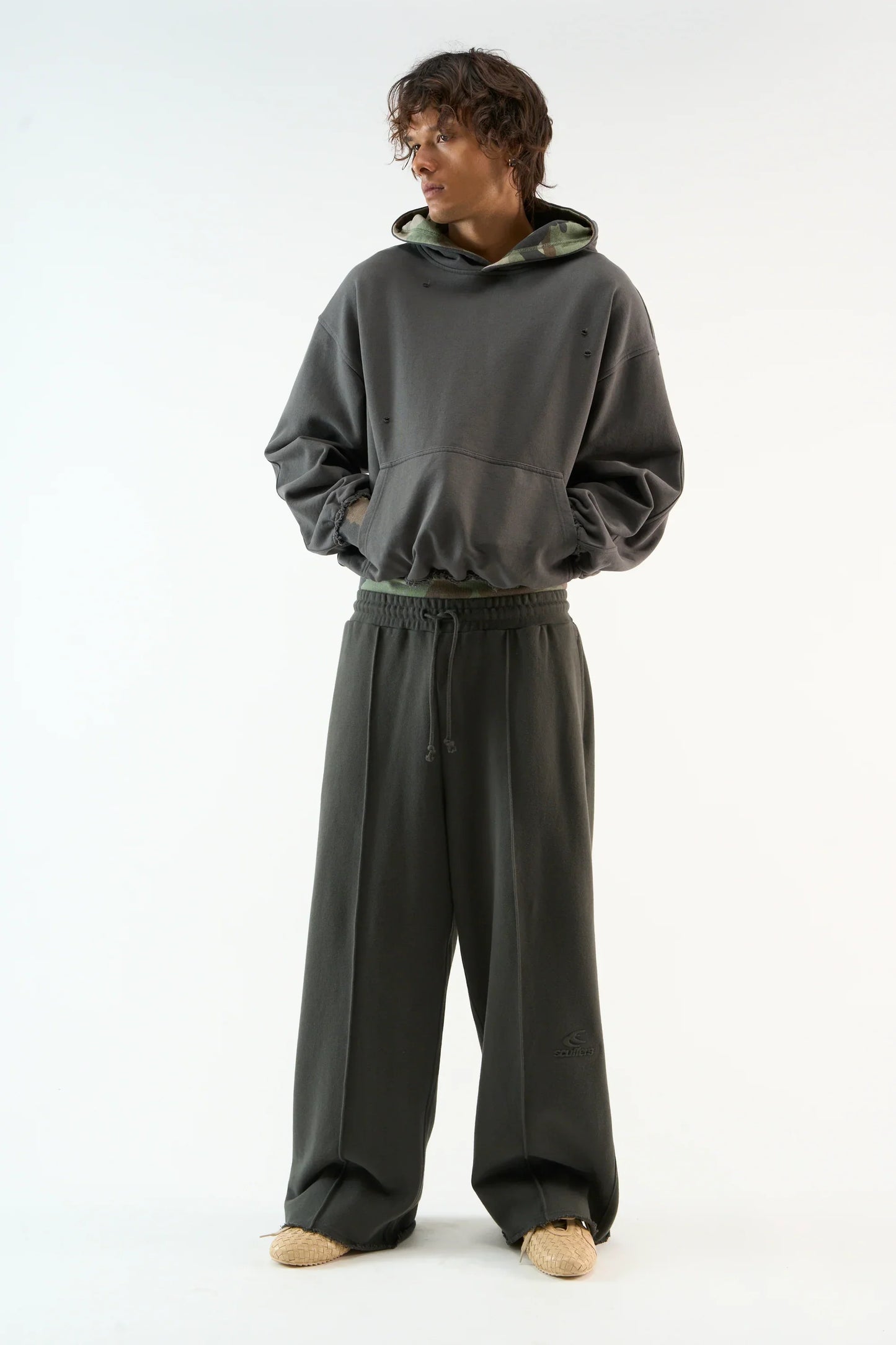 𝗠𝗲𝗹𝗮𝗻𝗴𝗲 𝗛𝗼𝗼𝗱𝗶𝗲